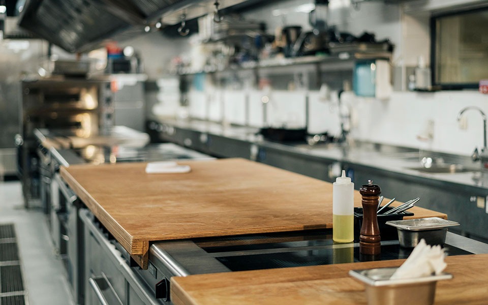 Reinigung Gastronomie Kueche durch Gebauedereinigung Freiburg